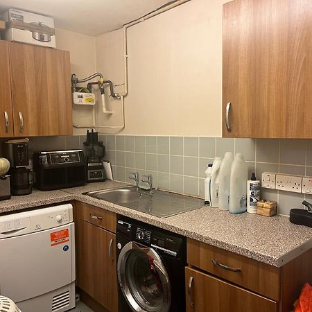Queenomega'S Home Stay Лондон Екстер'єр фото
