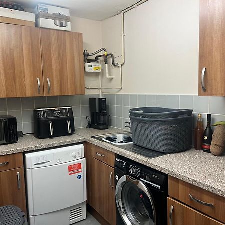 Queenomega'S Home Stay Лондон Екстер'єр фото
