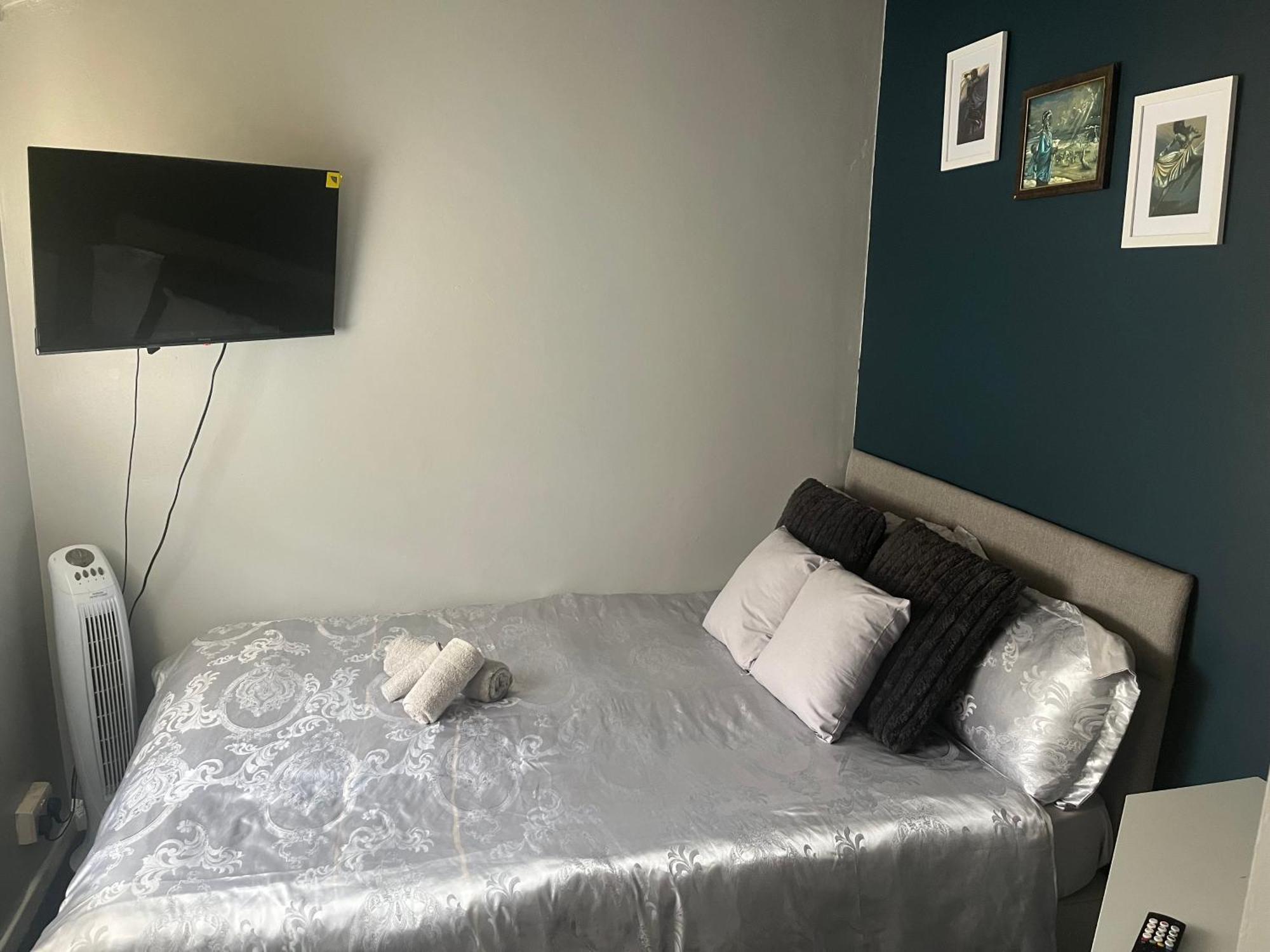 Queenomega'S Home Stay Лондон Екстер'єр фото